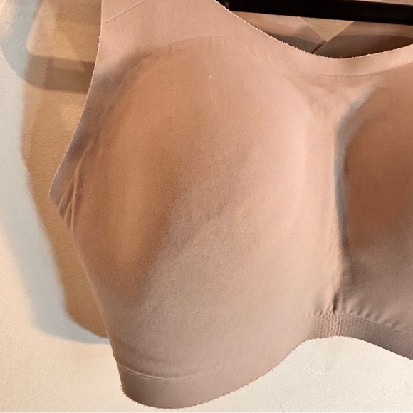 LULULEMON Sz 34DD Seamless Nude Athletic Sports Bra Padded Criss Cross Back - Picture 2 of 8